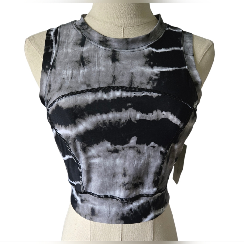 NWT Nicole Miller Activewear Bundle/4 Printed Athletic Crop Tops - Picture 4 of 11